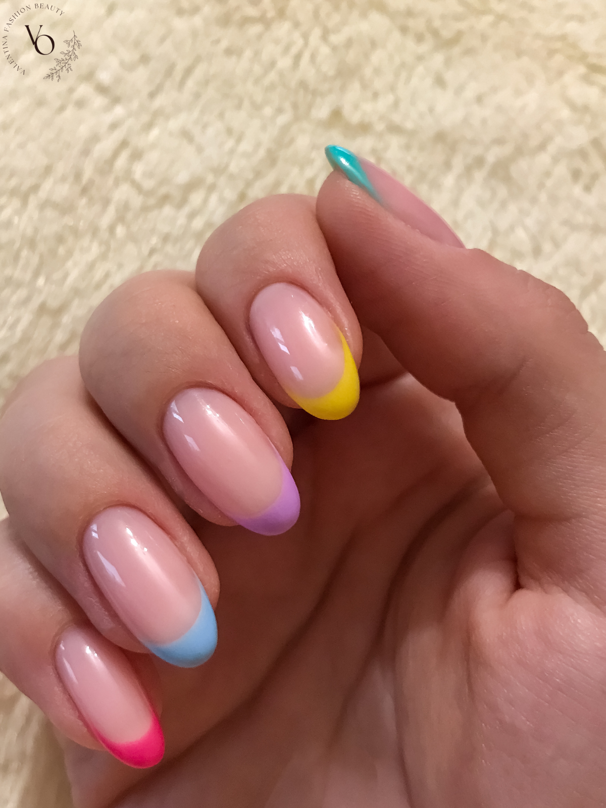 Manicure: french color pastello
