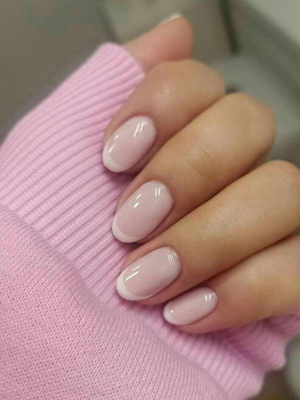 La French Manicure: Il Ritorno di un Classico Intramontabile