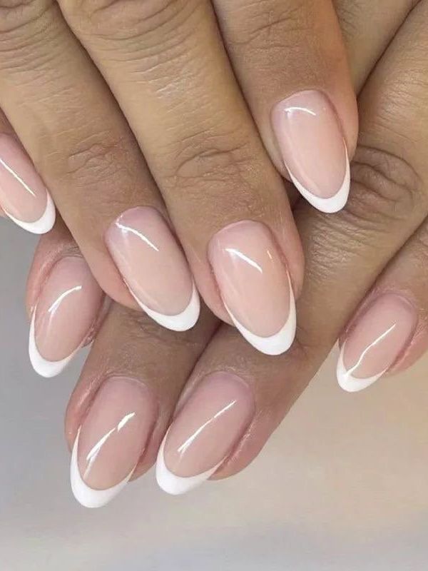 La French Manicure: Il Ritorno di un Classico Intramontabile