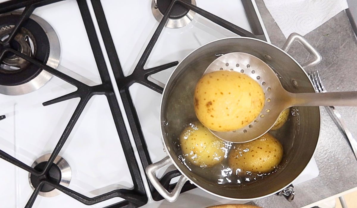 Patate "al forno" in padella (senza accendere il forno!)